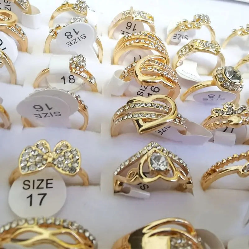 10 Stück Ringe Bulk Fashion Sparkling Rhinestone Crystal Ringe für Frauen Mix Style vergoldet Hochzeit Verlobungsschmuck