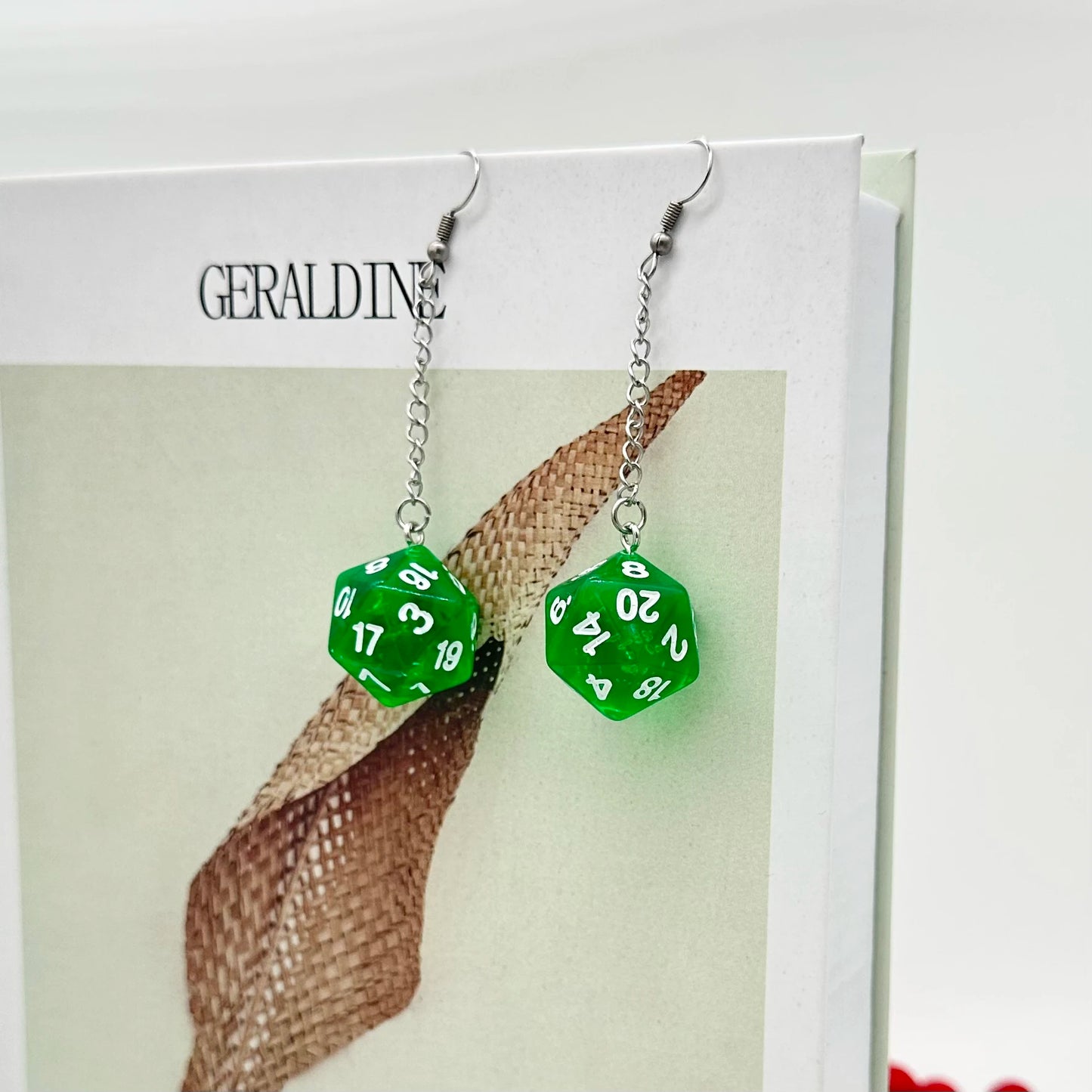 DnD D20 Harz Würfel Ohrringe für Frauen Candy Farbe Geometrische Lange Quaste Ohrring Weibliche Mädchen Partei Schmuck Geschenke