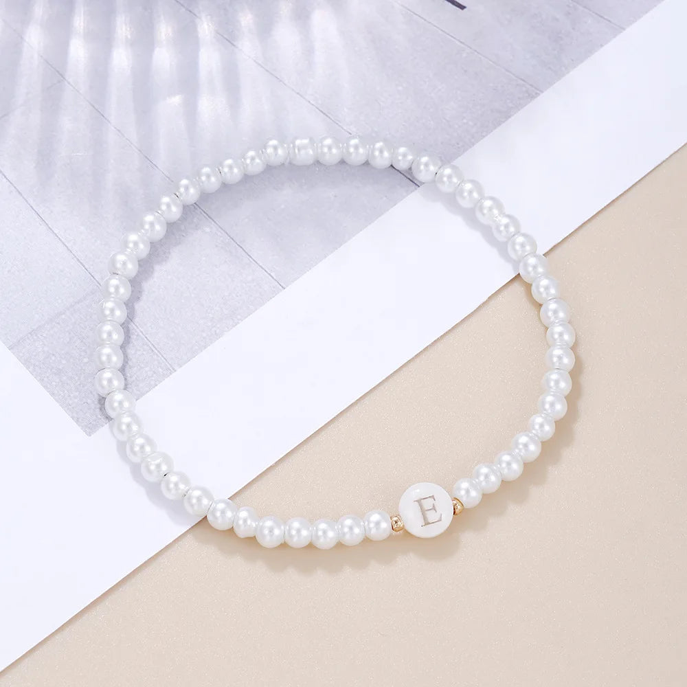 LATS Einfaches, vielseitiges 26-Buchstaben-Perlenarmband für Damen, modische elastische Perlenarmbänder, Handgelenkschmuck, Accessoires im Großhandel