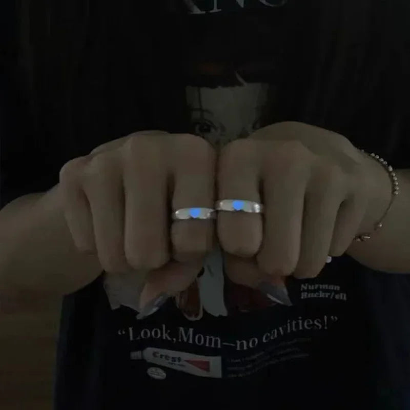 Im Dunkeln leuchtender Ring, leuchtend, blau, rosa, hell, Liebes-Herz-Ring, Paare, Mädchen, silberfarbener Schmuck, verstellbare Größe, neue modische Ringe