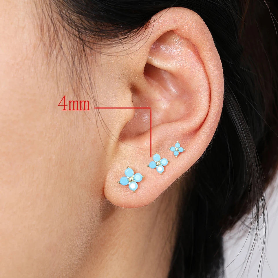 ZAKOL Modische kleine Blumen-Ohrstecker, minimalistische goldfarbene Ohrknochen-Ohr-Accessoires für Frauen und Mädchen