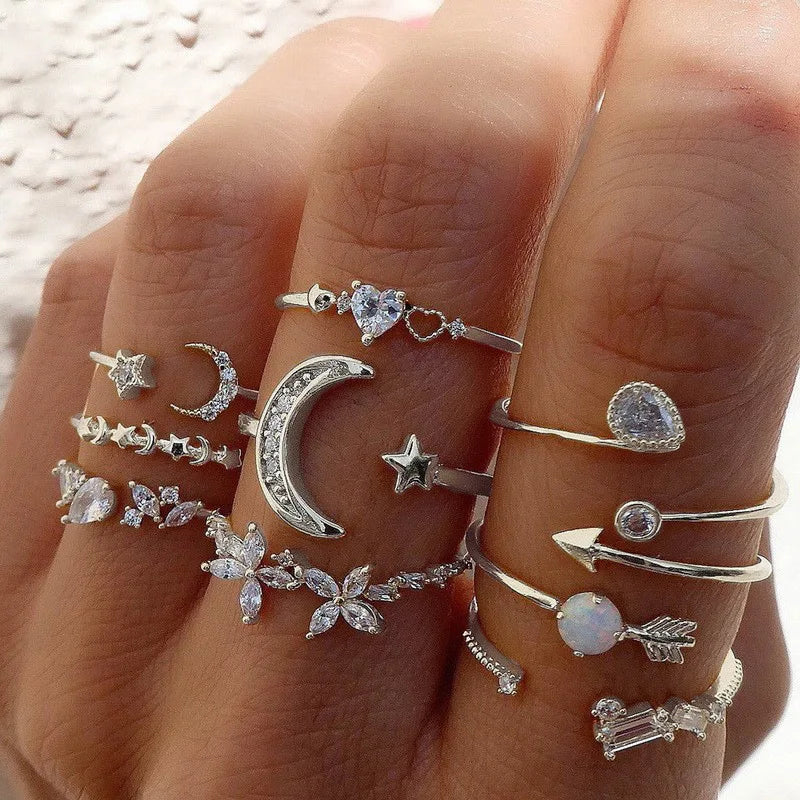 Boho Zirkon Ringe Set für Frauen, Gold Farbe Böhmen Kristall Brief Liebe Herz Mond Pfeil Blume Ring Hochzeit Schmuck Geschenke