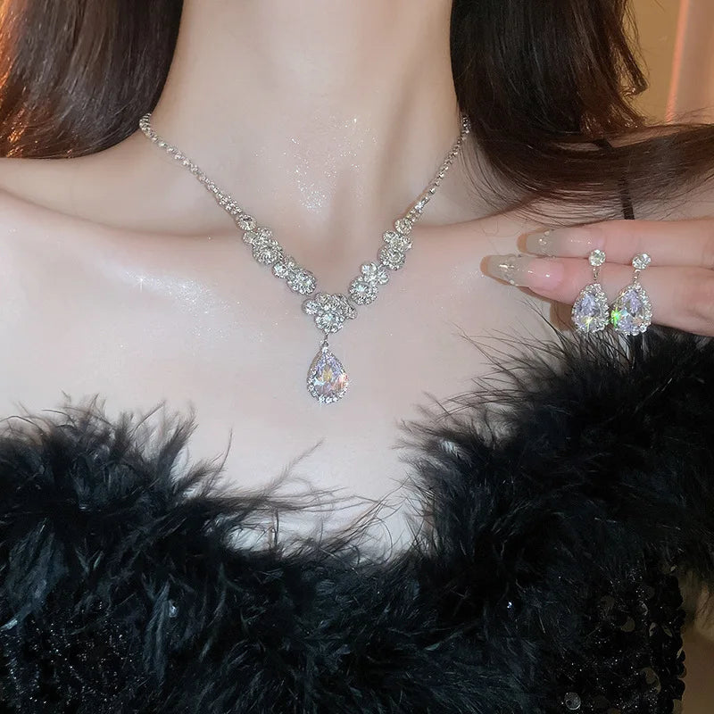 Glänzende Kristall Halskette Ohrringe Damen Mode Große Wassertropfen Strass Halsketten Hochzeit Abendkleid Schmuck Set
