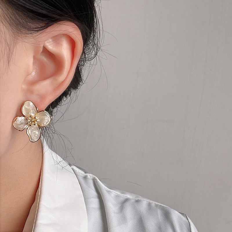 Süße Blume Ohrstecker für Frauen Vintage Metall Ohrstecker Mädchen Mode mehrfarbige frische Ohrring Party Hochzeit Schmuck