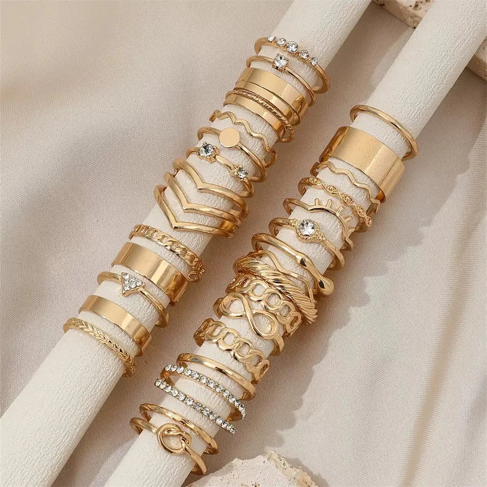 30er-teilige klassische und elegante stapelbare Damenringe, modisch und exquisit, mit Wasserdiamanten und Gold, sind jeden Tag