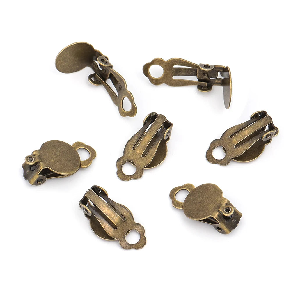50 teile/los 10mm Kirsite Runde Flache Ohr Clip Basis Cabochon Lünette Tablett Ohrringe Clips Für Nicht Piercing Ohrringe Zubehör
