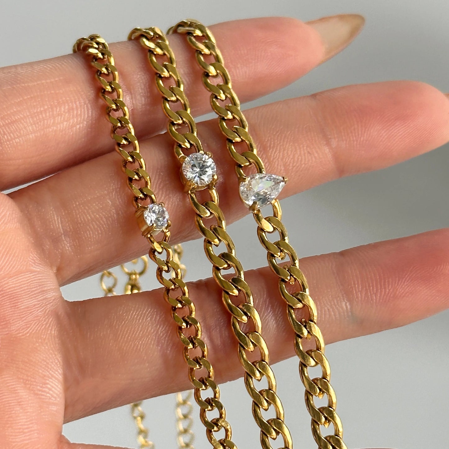 DASEIN 18 Karat vergoldetes römisches französisches weißes Tropfen-Zirkon-kubanisches Kettenarmband-Set, superglanzter Edelstahl-Vintage-Schmuck