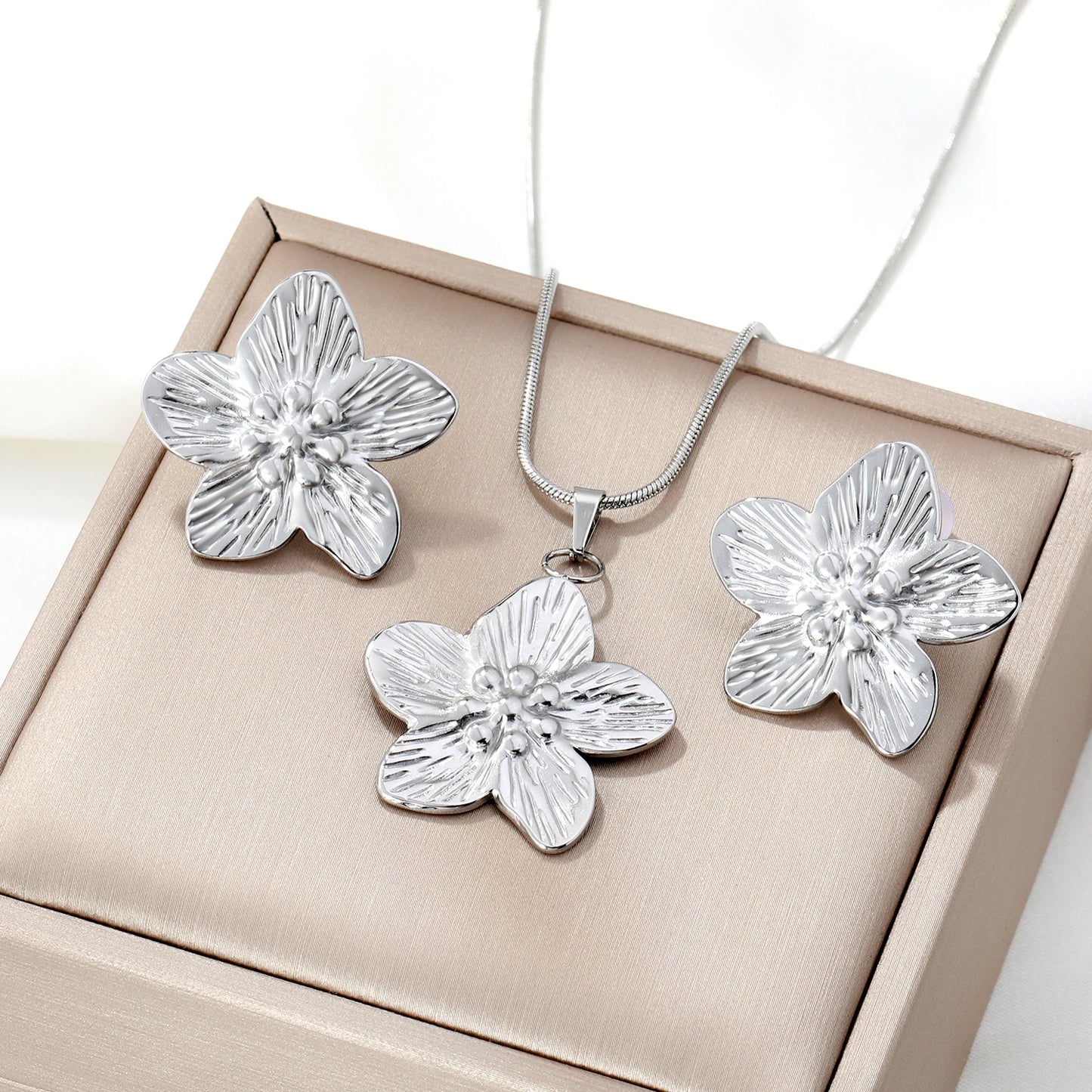 ASONSTEEL Trendy Edelstahl Blume Anhänger Halskette Ohrringe Schmuck Set Vergoldet Party Schmuck Dressing Ästhetische Geschenke