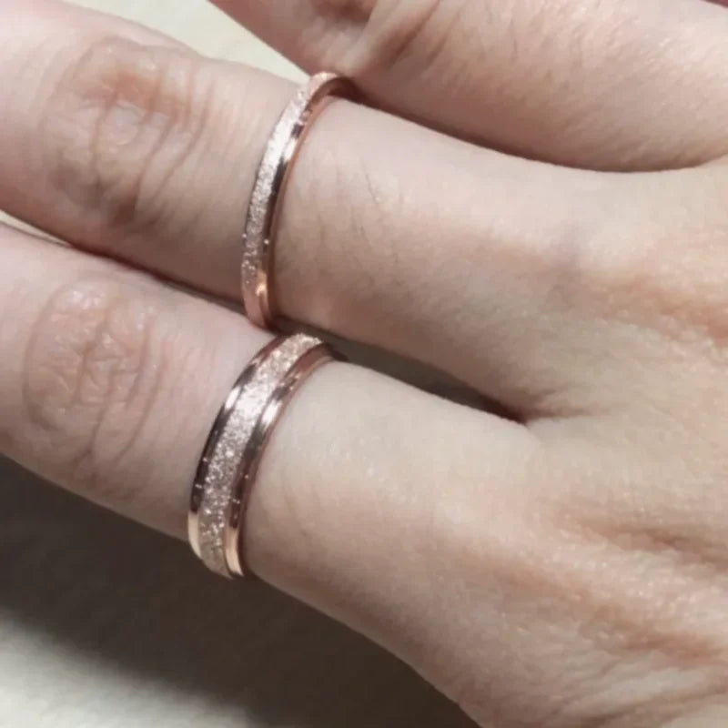 Trendy Ringe Edelstahl Luxus Mode Titan Rose Gold Farbe Matt Ring Exquisite Frauen Männer Schmuck Hochzeit Geschenk Heißer