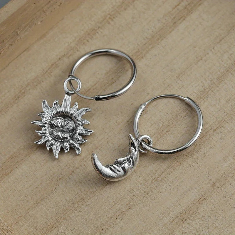 Sonne und Mond Creolen, SonnenCreolen, Creolen, Gothic-Schmuck, himmlischer Schmuck, Mondreifen, Mondohrringe,