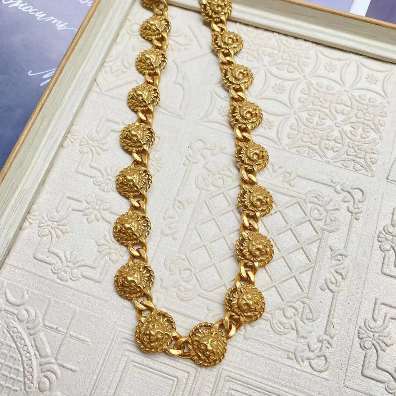 Mittelalter liche Vintage westliche antike Retro schwere Arbeiten Löwenkopf Ohr stecker Armband Halskette galvani siert mit echten Gold Juwel Set