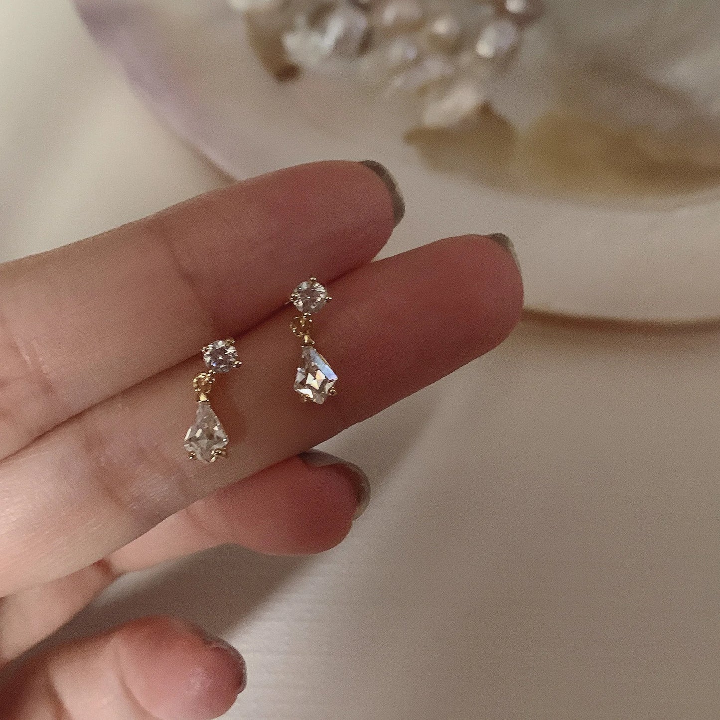 Koreanische Nette Ohr Piercing Wasser Tropfen Ohrringe für Frauen Kristall Kurze Quaste Hypoallergen Weibliche Ohrringe Partei Schmuck Brincos