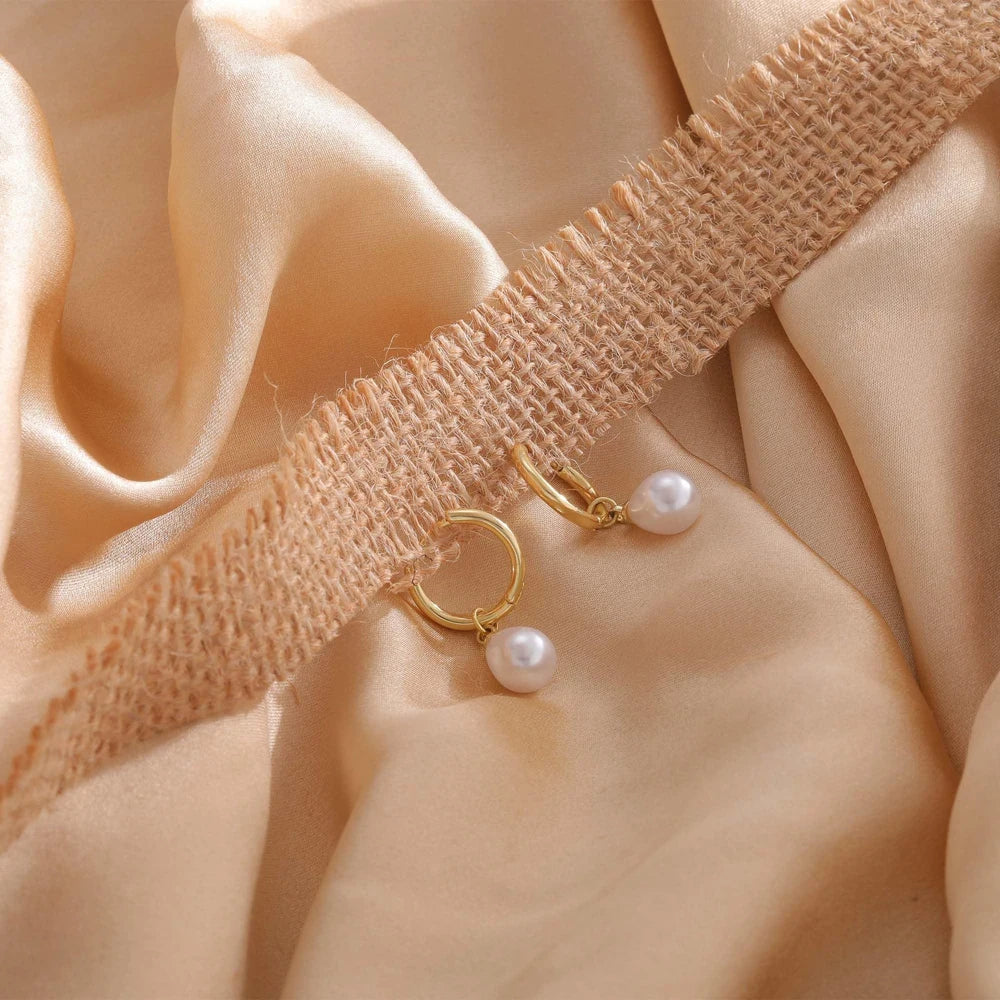 Trendige 14k vergoldete Pearl Dangle Drop Hoop Huggies Ohrringe Zirkonia Unregelmäßiger Knoten Perlen Ohrstecker Hypoallergene Ohrringe
