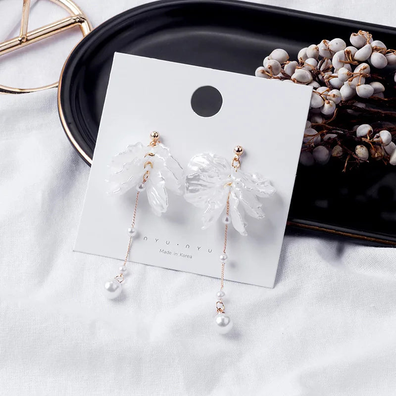 Nadel Soft Shell Weiße Blume Knospe Ohrringe Transparente Perle Blume Quaste Ohrringe Legierung Persönlichkeit Stil Sommer Mode
