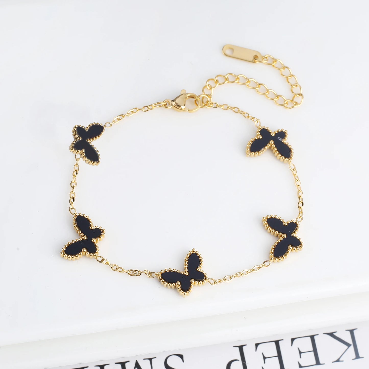 Hochwertiges, vergoldetes Edelstahl-Armband mit Schmetterlings-Insekten, klassisch für Damen und Mädchen, modisch, Party, Hochzeit, Schmuck, Kleeblatt