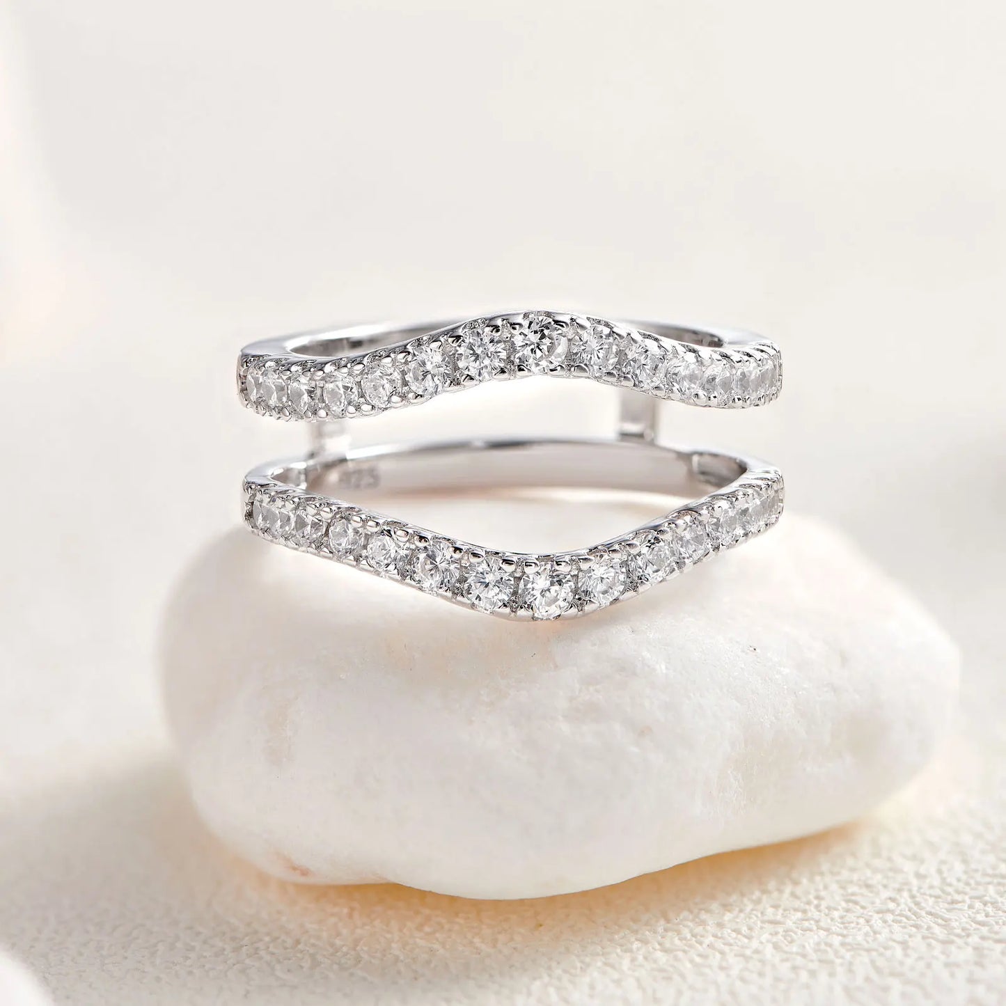 Newshe 925er Sterlingsilber-Moissanit-Ringe für Damen, Verlobung, Ehering, simulierter Diamantschmuck, luxuriöser Enhancer-Ring