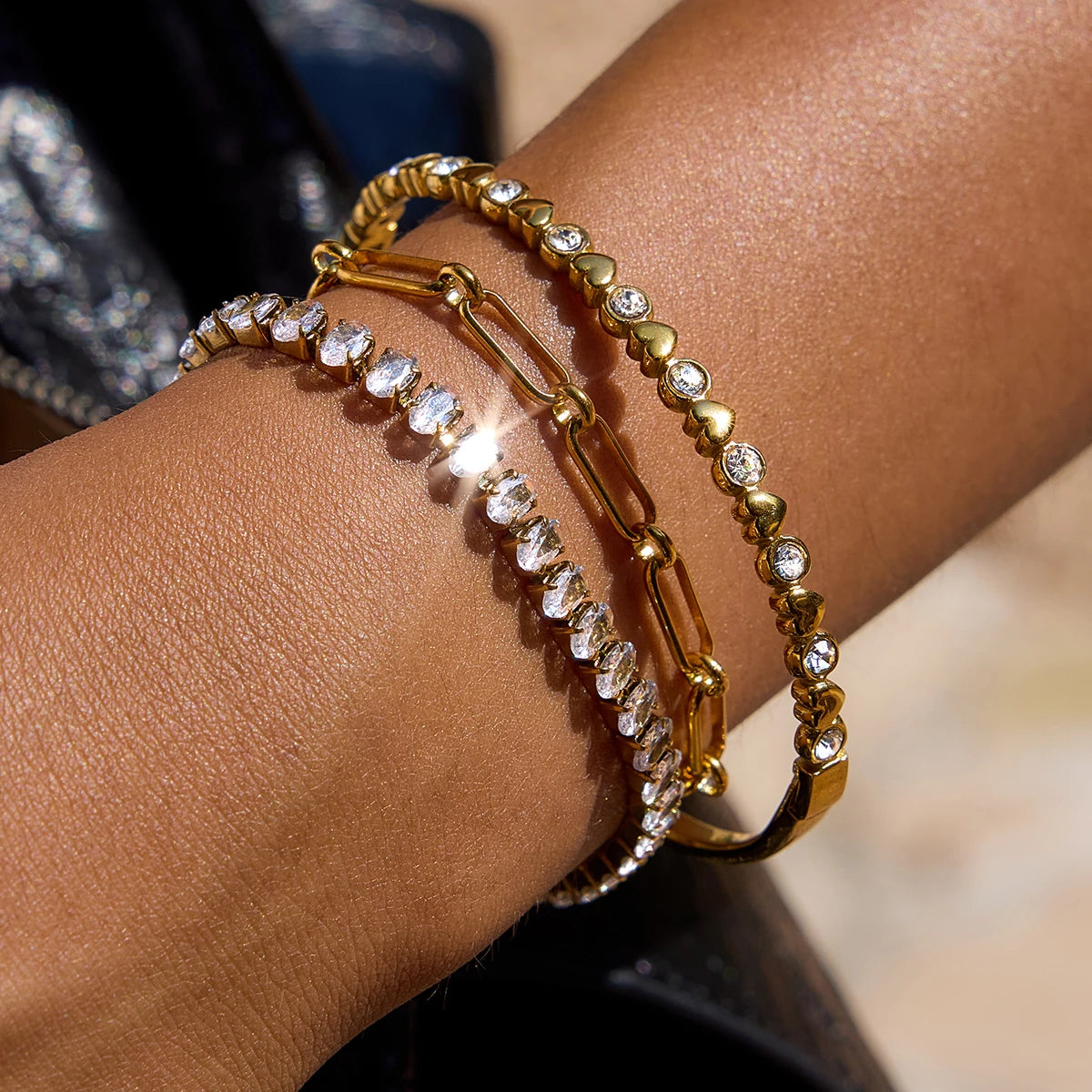 Zora Damen-Modetrend, 18 Karat vergoldetes Edelstahl-Zirkon-Tenniskettenarmband, geeignet für den täglichen Party-Urlaub usw.