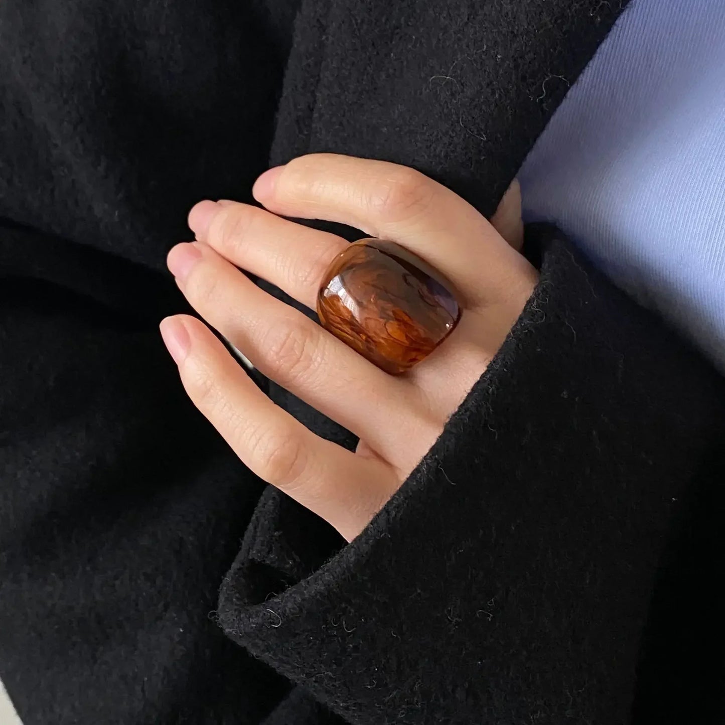 Neue Vintage Trendy Große Finger Ringe für Frauen Übertrieben Bernstein Farbe Harz Temperament Geometrische Finger Ring Punk Schmuck