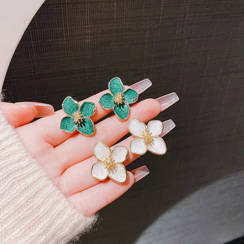 Süße Blume Ohrstecker für Frauen Vintage Metall Ohrstecker Mädchen Mode mehrfarbige frische Ohrring Party Hochzeit Schmuck