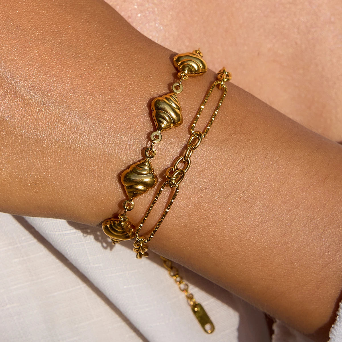 Zora Damen-Armband, modisches All-Match-Faden-Design, Edelstahl-Armband, 18 Karat vergoldet, Lebensmittelform, Basic-Armband für Daliy