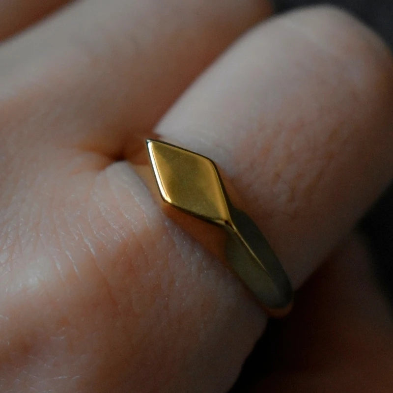 Mode Gold Farbe Ring Geometrische Edelstahl Glatte Paar Ringe Einfachheit Student Party Schmuck Geschenk