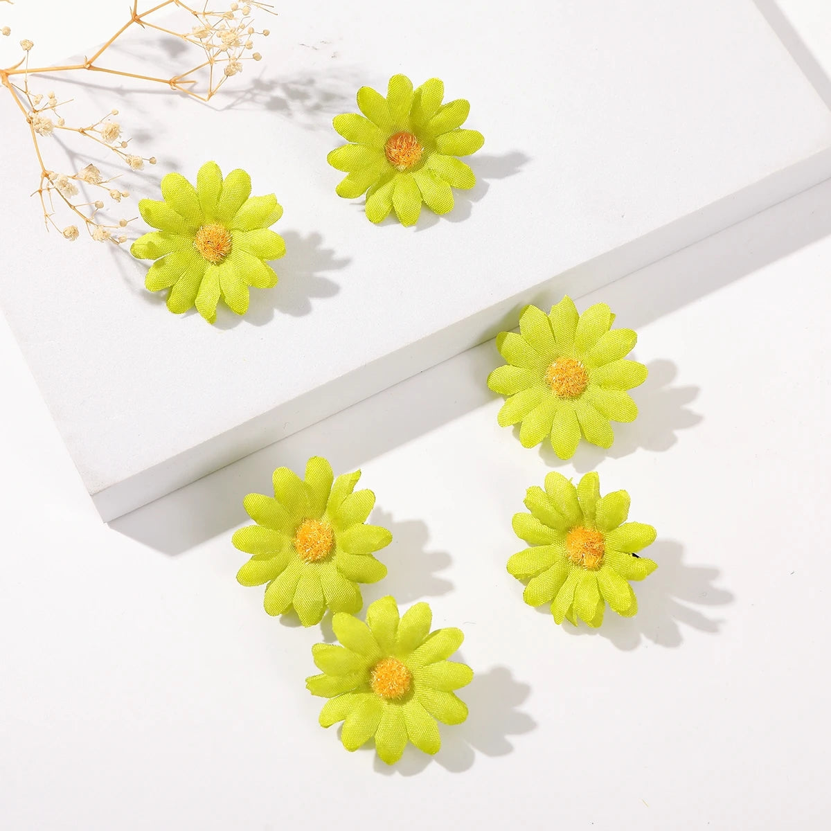 AWAYTR 6 Stück Sonnenblumen-Haarspangen, seitlicher Pony-Clip, niedliche Gänseblümchen, kleine Blumen-Haarnadeln, Entenschnabel-Haarnadel, Damen-Haar-Accessoires