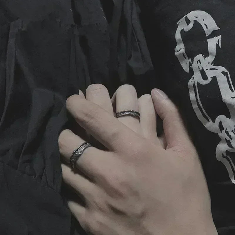 1 paar Neue Trendy Abyss Paar Ring Einfache Persönlichkeit Kalten Wind Ring Retro Alten Studenten Männer und Frauen Paar Ring Schmuck geschenk