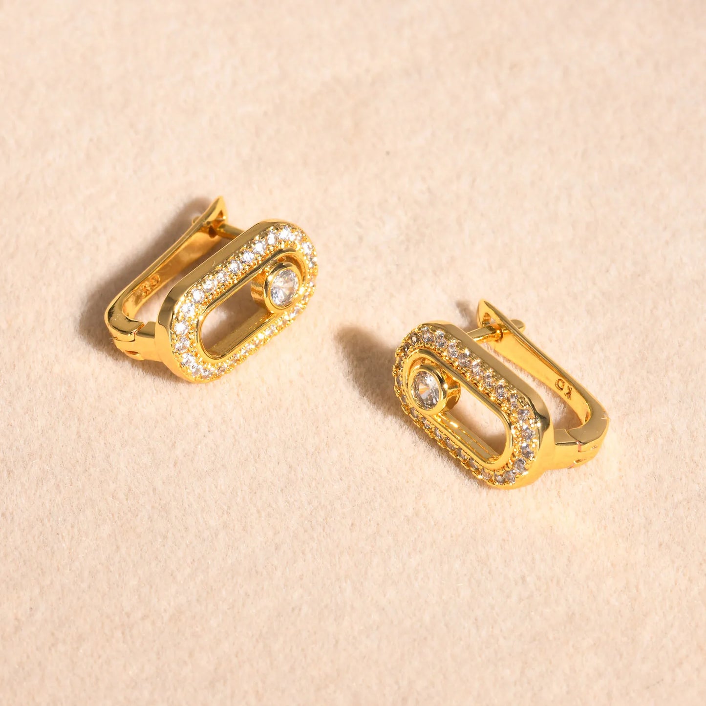 Frauen Mädchen Geometrische Trendy Creolen, Büroklammer Form Metall Ohrringe Bling AAA Zirkonia Stein Party Schmuck Huggies