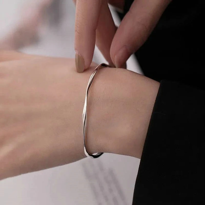 Personal isierte klassische Premium Retro Twisted Gold Farbe Metall Armband Frauen neuen Trend Mädchen ungewöhnlichen Schmuck Geschenk zubehör