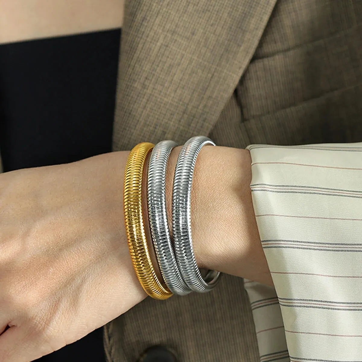 Wasserdichtes Edelstahl-Retro-Elastizitäts-Armband aus dickem Metall, poliert, 18 Karat vergoldet, Trend, Mode, Unisex, Schmuck für Männer und Frauen