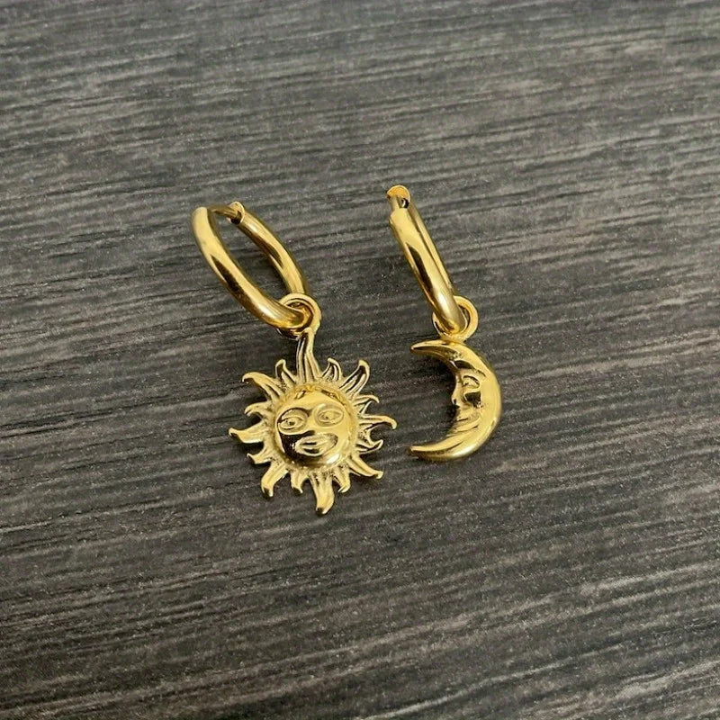 Sonne und Mond Creolen, SonnenCreolen, Creolen, Gothic-Schmuck, himmlischer Schmuck, Mondreifen, Mondohrringe,