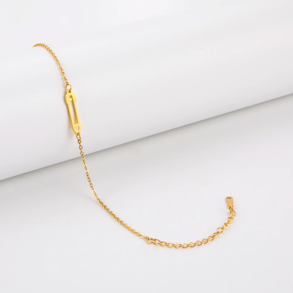 Unift Edelstahl-Pin-Armband für Damen, goldfarben, Büroklammer, Sicherheitsnadel, Gliederkette, trendiges, minimalistisches Schmuckzubehör