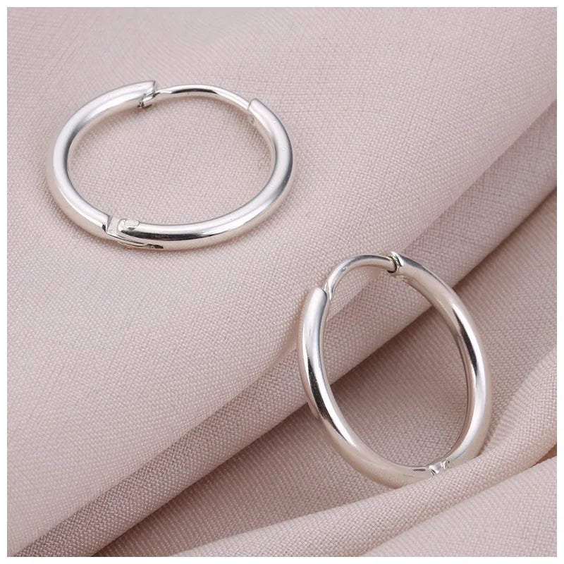 1 Paar 2 mm dünner Kreis Silber Farbe kleine Creolen Ohrring Edelstahl antiallergische Ohrknochen Schnalle Ohrring Gothic Ohrschmuck