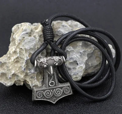 Leder verstellbar Wikinger Odin Rabe Thors Mjolnir Hammer Wikinger Amulett Hammer skandinavisches nordisches Armband für Herrenschmuck