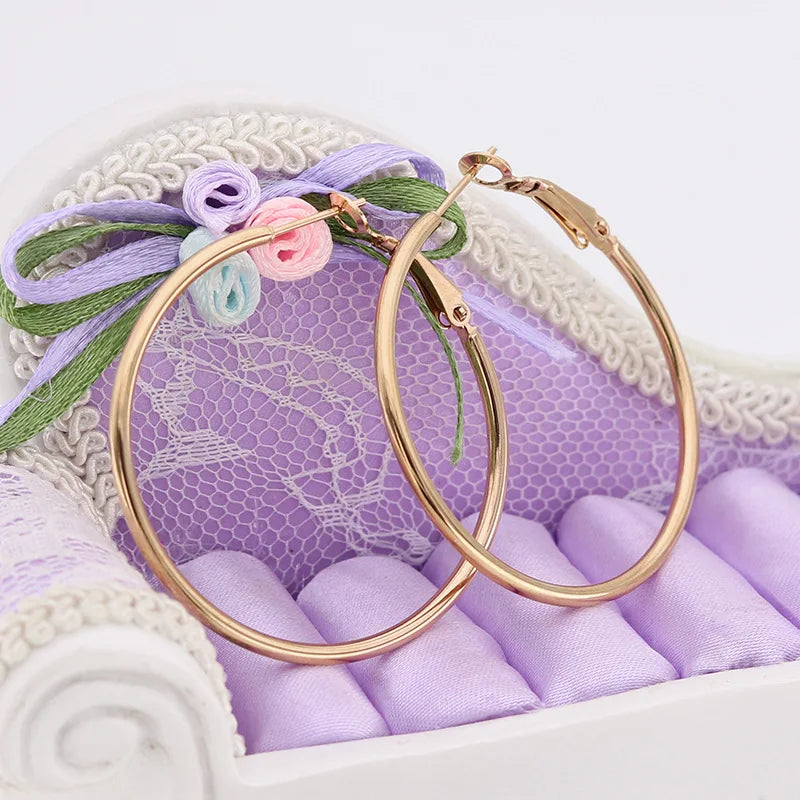 2 Paar 40 mm chirurgische Stahl-Creolen, goldfarbene Rose, hypoallergene Ohrring-Sets für Frauen und Mädchen, weibliche Schmuckgeschenke