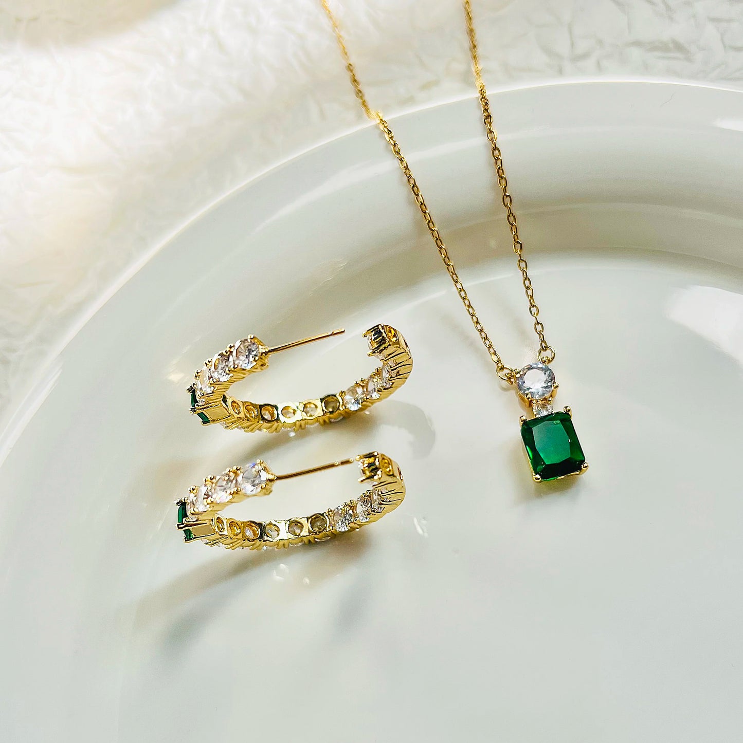 Hecheng, Schmuck Set Frauen Halskette Ohrringe Armband Ring Stud Hoop Tennis Halsreif grünen Stein Herz Hochzeits feier Luxus