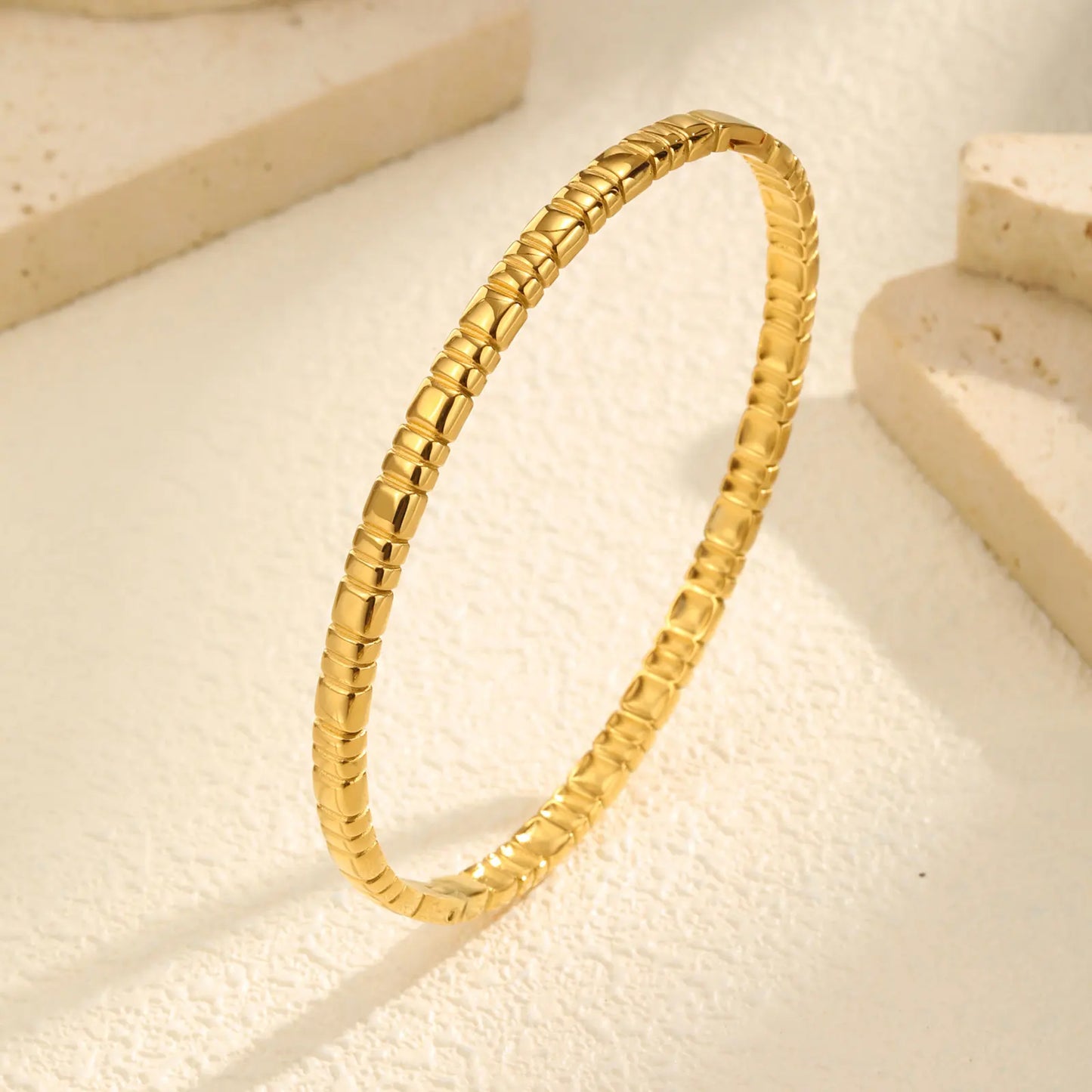 Leichter, luxuriöser weißer Zirkon-Armreif für Damen, zu öffnende geometrische Armbänder aus Edelstahl, schicker Schmuck, Muttertagsgeschenk