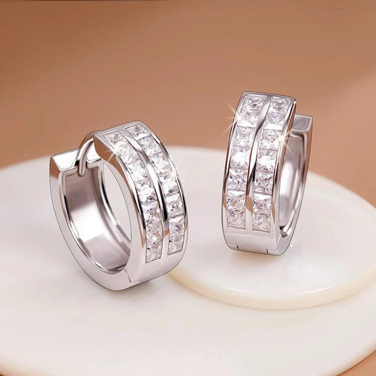 Huitan Silberfarbene, brillante Zirkonia-Creolen für Damen, anmutige Accessoires für den täglichen Gebrauch, weiblicher Modeschmuck, Geschenke