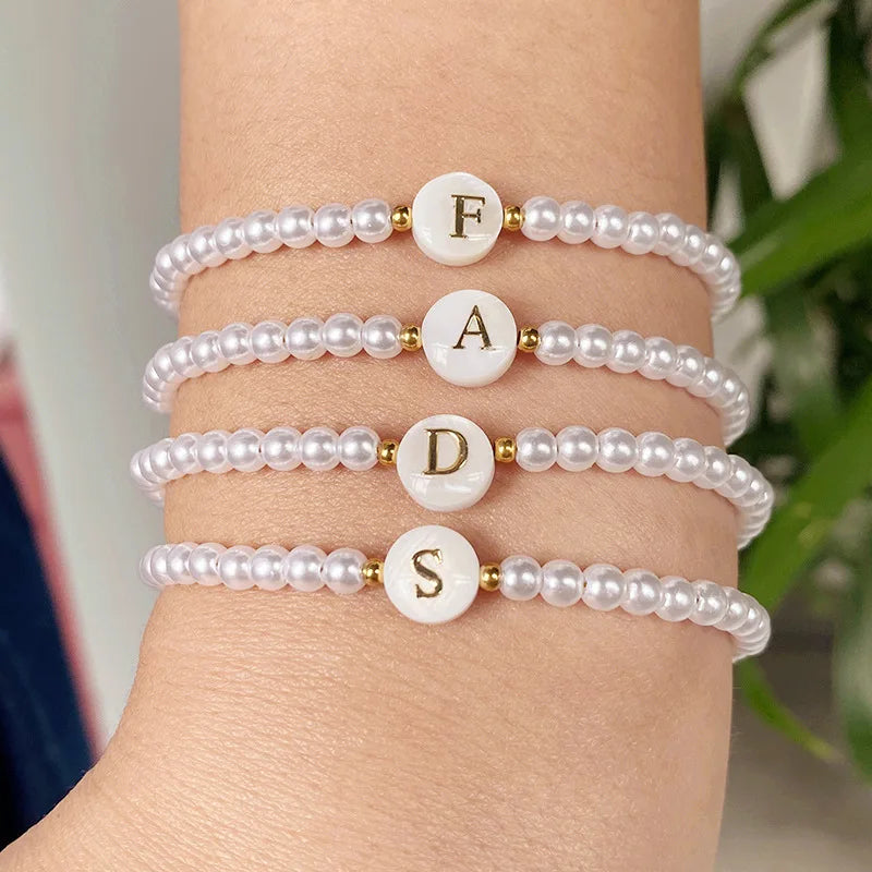 LATS Einfaches, vielseitiges 26-Buchstaben-Perlenarmband für Damen, modische elastische Perlenarmbänder, Handgelenkschmuck, Accessoires im Großhandel
