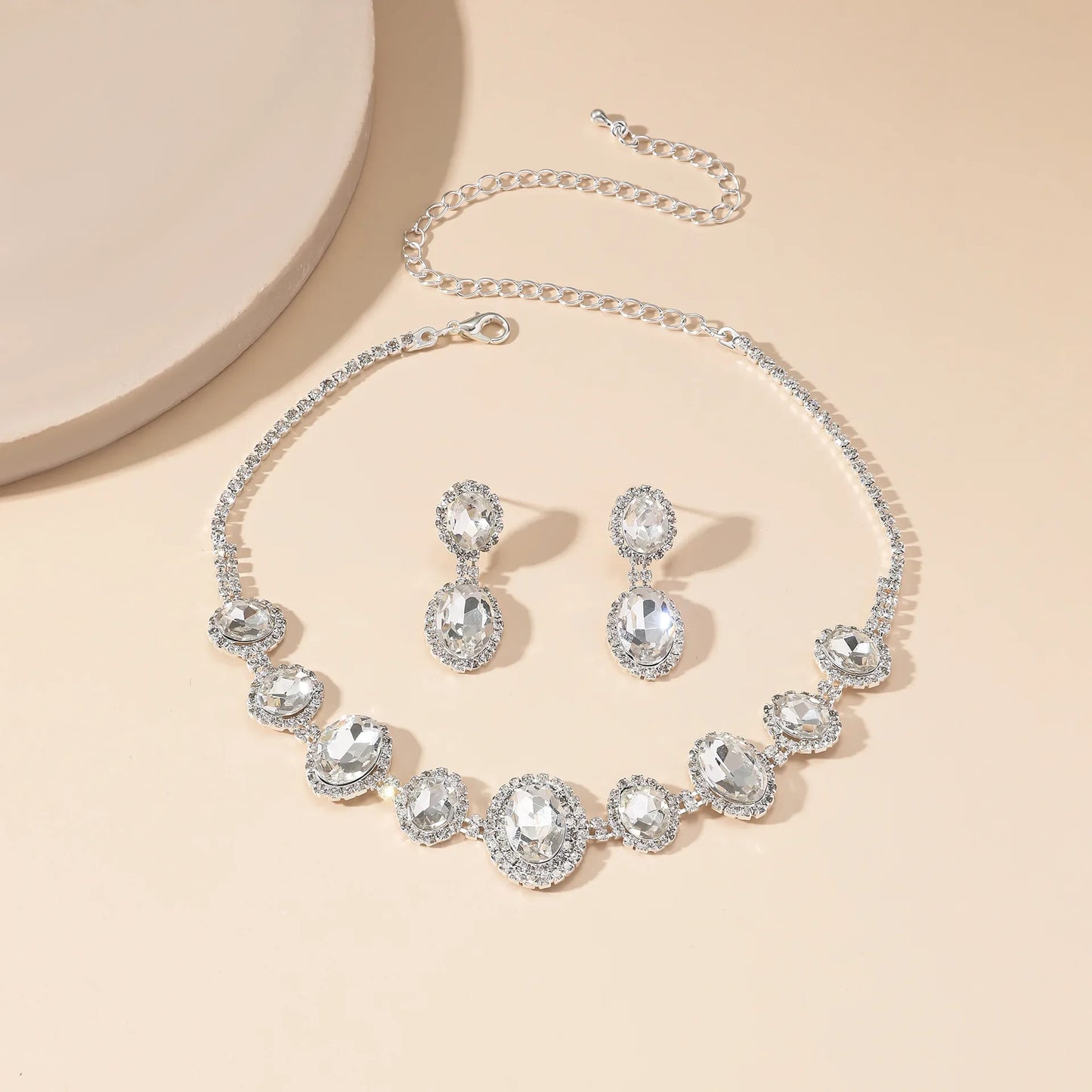 Neues funkelndes Volldiamant-Kristall-Ohrring-Halsketten-Set für Braut und Hochzeit, einfaches, vielseitiges Schmuckzubehör-Paar