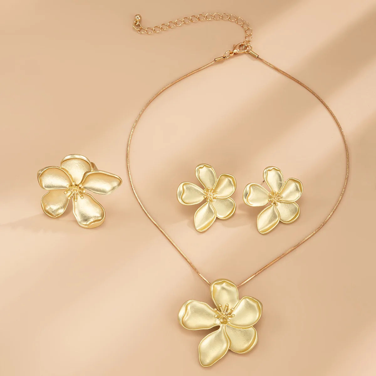 Gold Farbe Matte Textur Metall Blume Retro Schmuck-set Halskette/Ohrringe/Ring für Frauen Mädchen Fashion Party Schmuck geschenke Sets