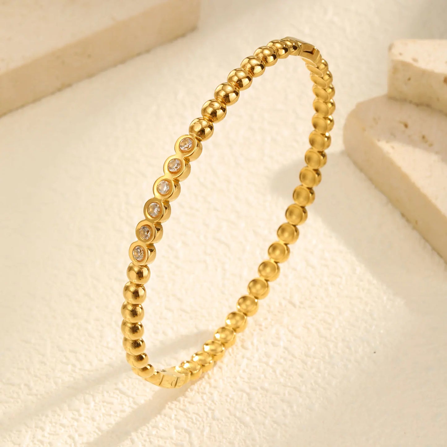 Leichter, luxuriöser weißer Zirkon-Armreif für Damen, zu öffnende geometrische Armbänder aus Edelstahl, schicker Schmuck, Muttertagsgeschenk