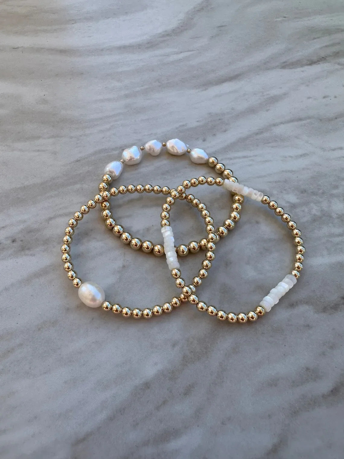 CCGOOD Elegantes Süßwasserperlen-Armband, 18 Karat vergoldet, Damenschmuck, stapelbar, dehnbar, verstellbare Armbänder, Geschenk für Sie
