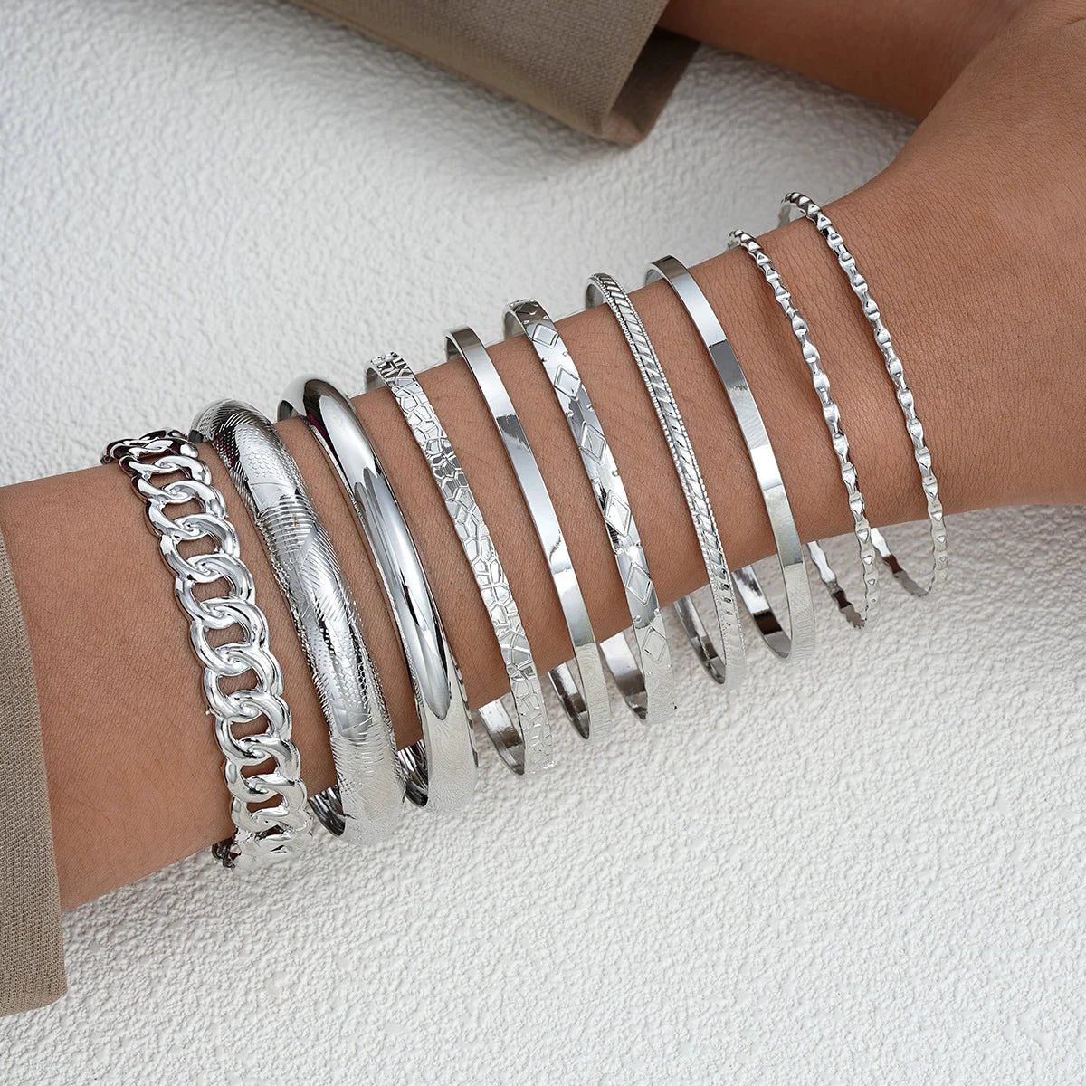 10 teile/satz Punk Metall Armreifen Set Für Frauen Schwere Vintage Stile Hip hop Strukturierte Armbänder Mode Schmuck Zubehör 2025 Neue