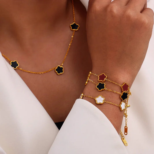 Rustikales frisches Titan-Stahl-Blumen-Accessoires-Armband, weiße Muschel, Acryl-Ohrringe, einfaches Halsketten-Set, Schmuck-Ensemble