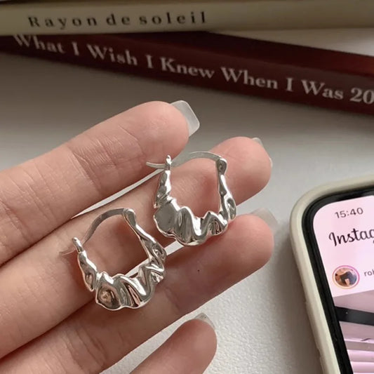 Creolen aus 925er-Sterlingsilber, Falten-Design, Originalität, unregelmäßige geometrische Ohrringe für Frauen, edler Schmuck, Party-Geschenk