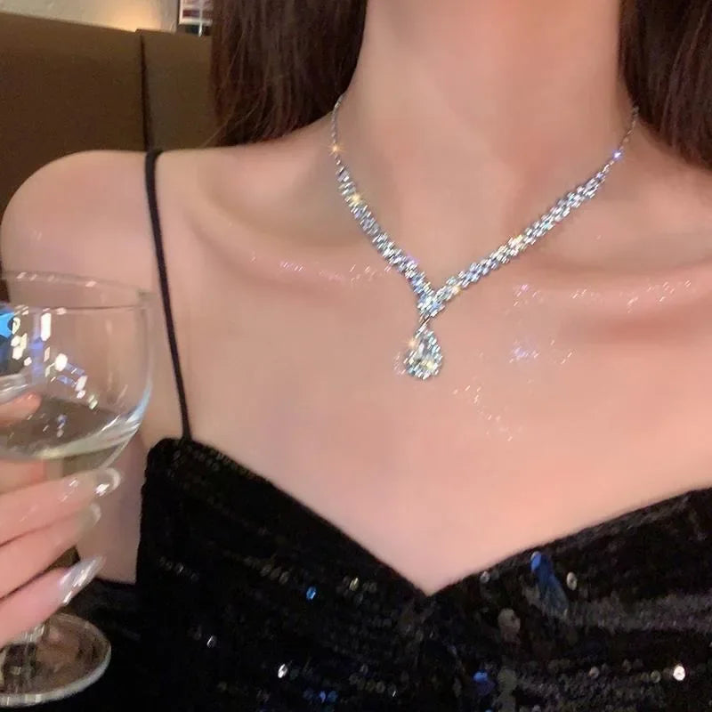 Mode Waterdrop Funkelnde Strass Halskette Frauen Licht Luxus Schmuck Vielseitige Schlüsselbein Kette Schmuck Zubehör