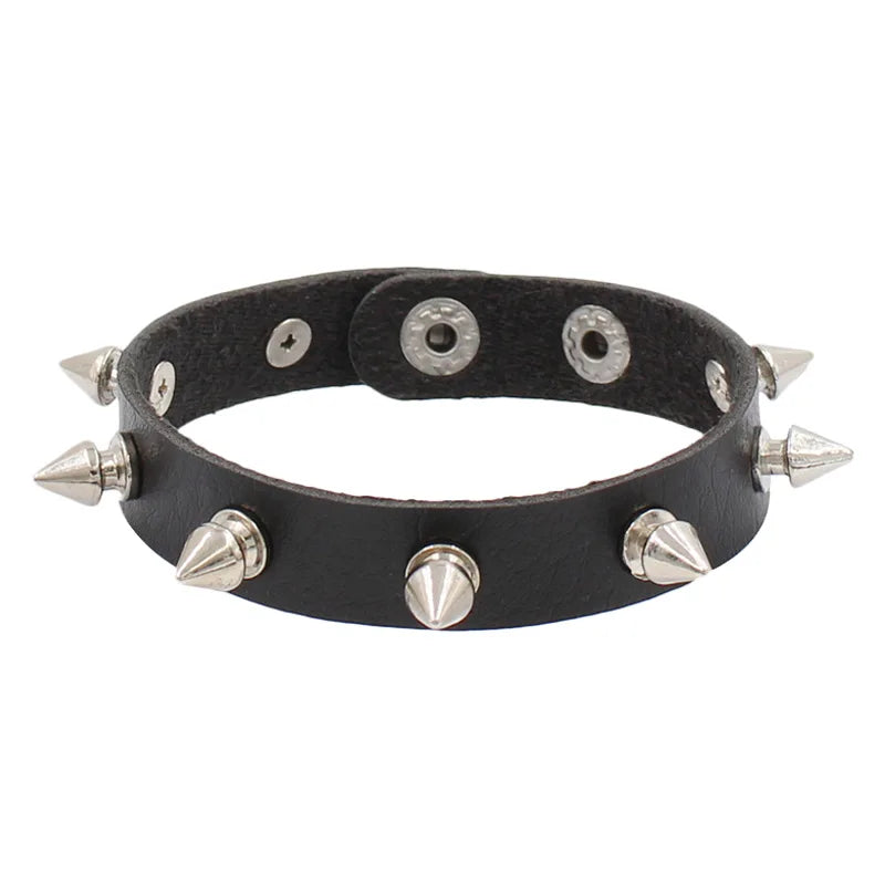 Vintage Lederarmbänder Punk Row Cuspidal Spikes Nieten Ohrstecker Breite Manschette PU Leder Punk Gothic Rock Unisex Goth Accessoires