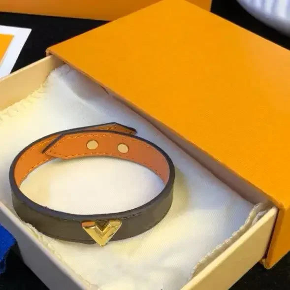 Paar Gold V-Logo Lederarmband Gelber Boden Herren Damen Handkette Modeschmuck Accessoires Chinesische Marke