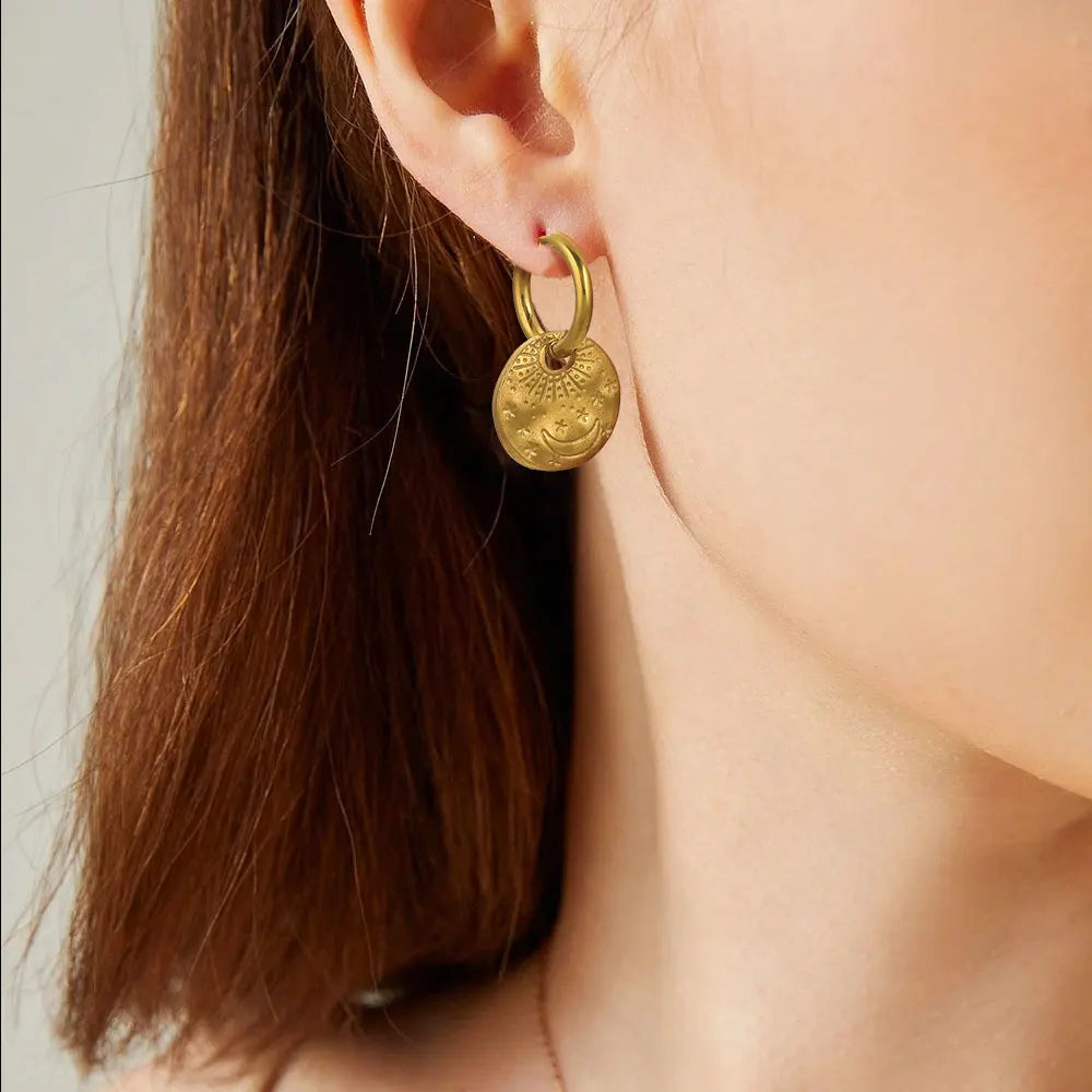 PVD Goldene Edelstahl-Creolen, Handwerkskunst, geheimnisvoller Schmuck, Accessoires, baumelnde Ohrringe für Frauen, Geschenk, täglich, Boho